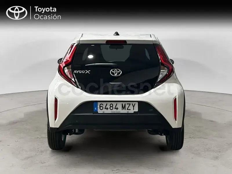 Usado Toyota Aygo X Play 72 CV (52 kW) 2025 Blanco SUV