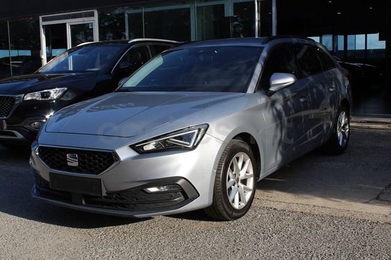 Usado Seat Leon Style 110 CV (80 kW) 2022 Gris / plata Berlina