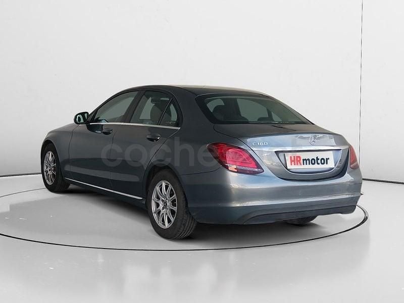 Usado Mercedes C180 156 CV (114 kW) 2019 Gris / plata Berlina