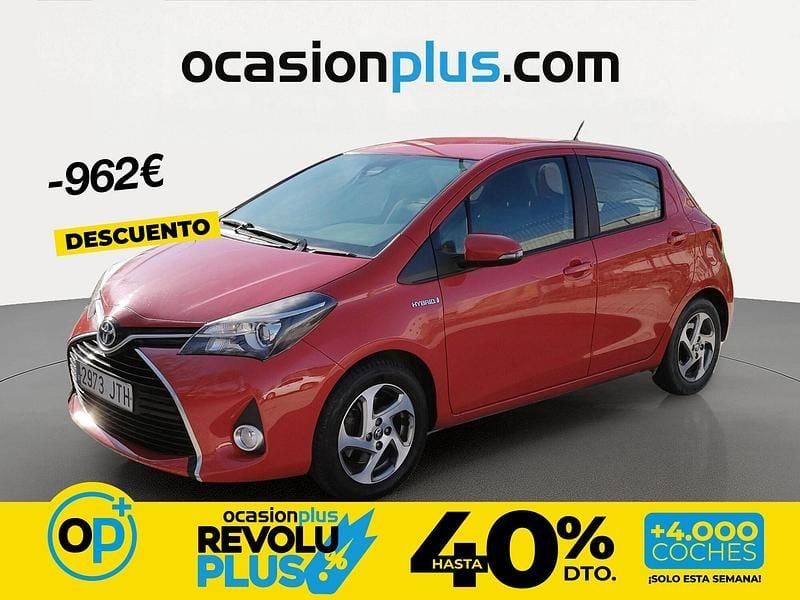 Usado Toyota Yaris Hybrid Active 100 CV (73 kW) 2016 Rojo
