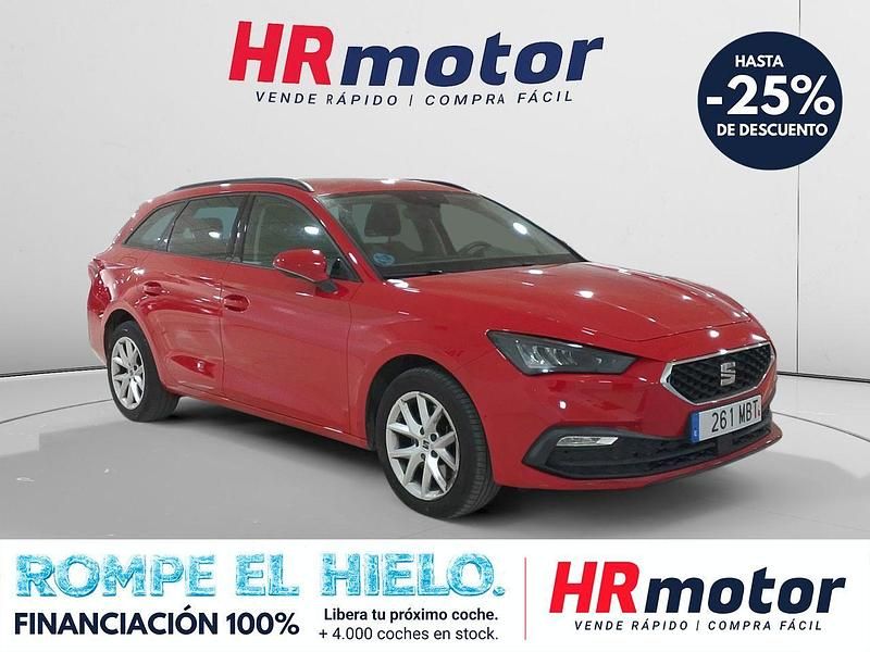 Usado Seat Leon Style 116 CV (85 kW) 2022 Rojo Familiar