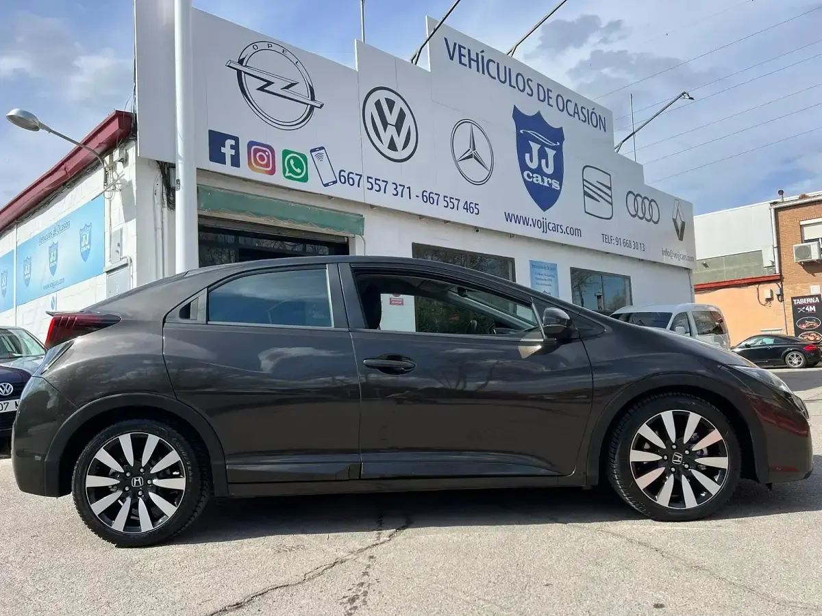 Usado Honda Civic Comfort Plus 100 CV (73 kW) 2015 Marrón Berlina