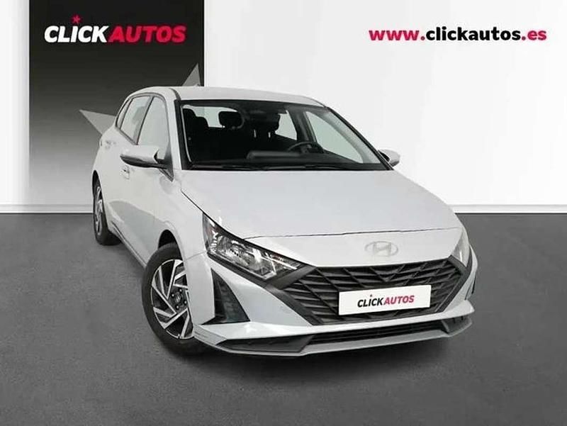 Usado Hyundai i20 79 CV (58 kW) 2025 Gris Utilitario