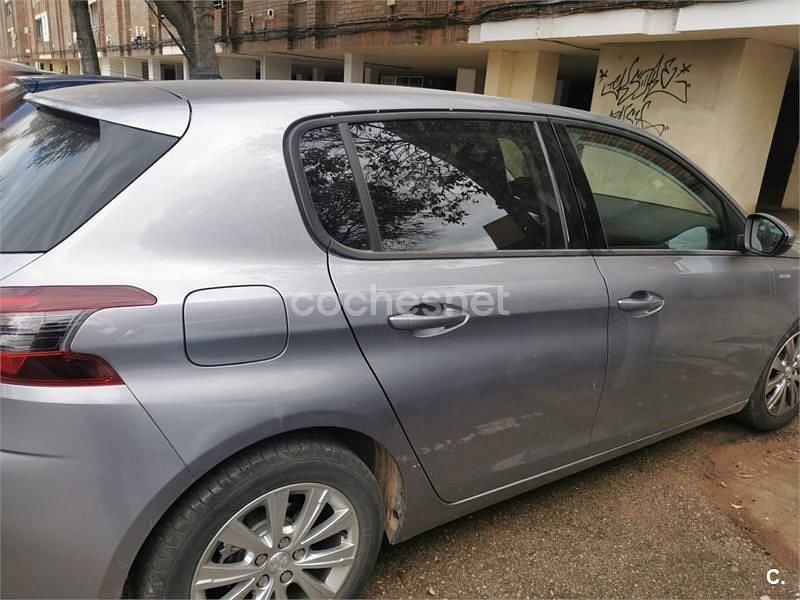 Usado Peugeot 308 Style 110 CV (80 kW) 2018 Gris / plata Berlina