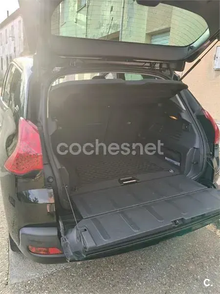 Usado Peugeot 3008 110 CV (80 kW) 2010 Negro Familiar