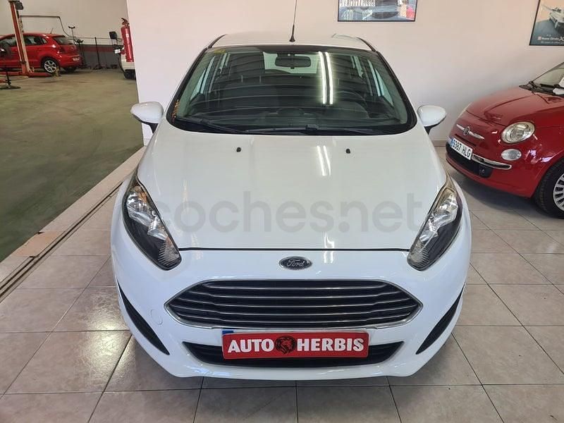 Usado Ford Fiesta Titanium 82 CV (60 kW) 2015 Blanco Berlina