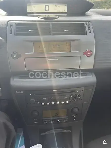Usado Citroën C4 92 CV (67 kW) 2009 Rojo Berlina