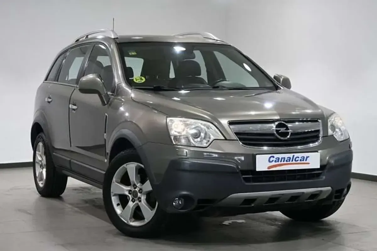 Usado Opel Antara Cosmo 150 CV (110 kW) 2007 Gris SUV