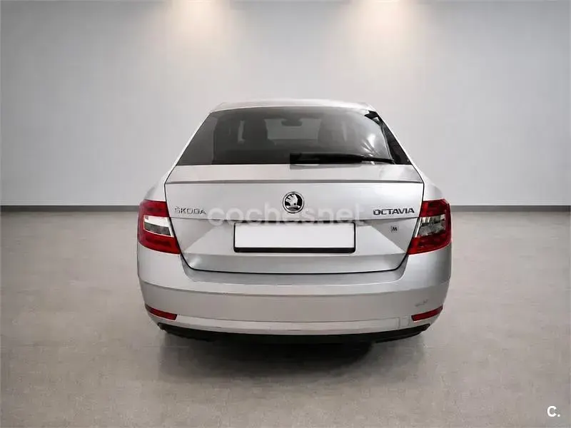 Usado Skoda Octavia Style 150 CV (110 kW) 2019 Gris / plata Berlina