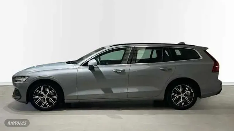 Usado Volvo V60 Core 2025 Gris Familiar