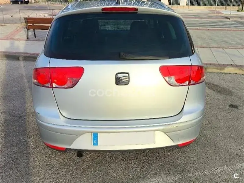 Usado Seat Altea XL Ecomotive 105 CV (77 kW) 2010 Gris / plata Monovolumen