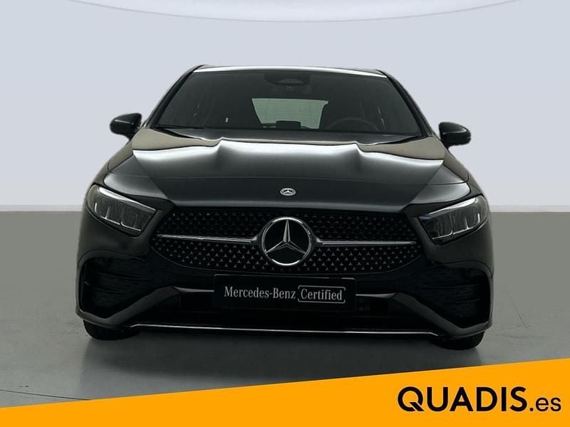 Usado Mercedes A180 AMG line 116 CV (85 kW) 2025 Negro noche