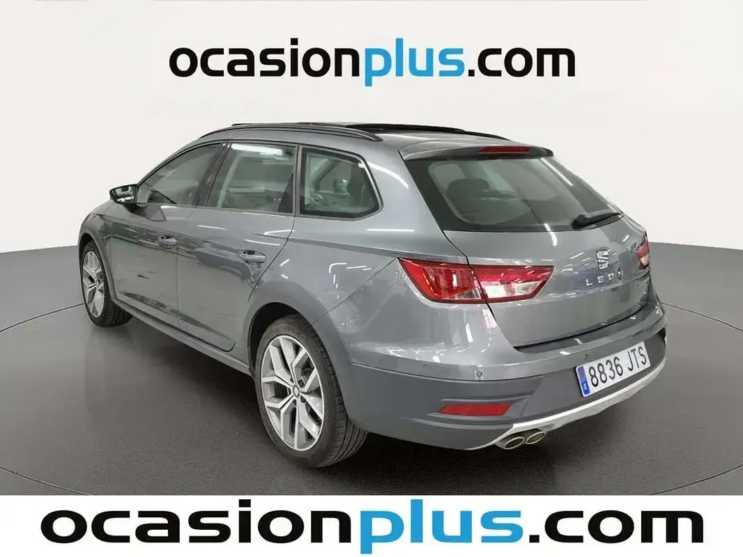 Usado Seat Leon 4Drive 184 CV (135 kW) 2016 Gris SUV