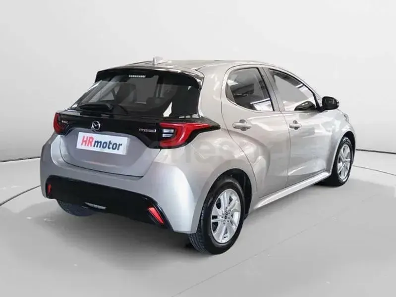 Usado Mazda 2 116 CV (85 kW) 2023 Gris / plata Utilitario