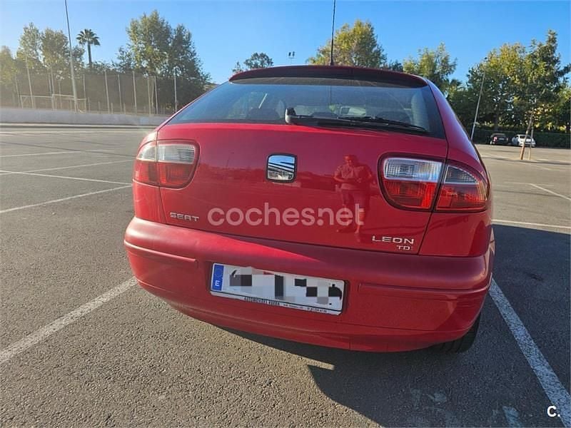 Usado Seat Leon Sport 110 CV (80 kW) 2005 Rojo Utilitario