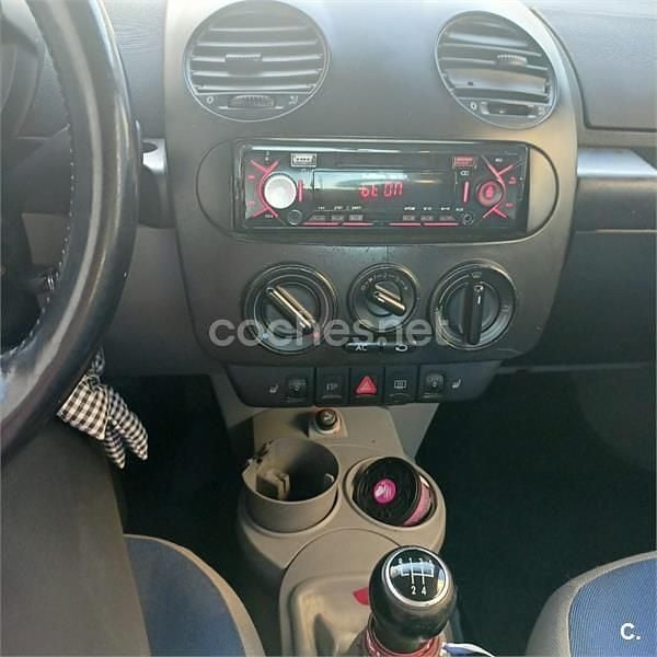 Usado VW New Beetle 115 CV (84 kW) 2002 Negro Utilitario