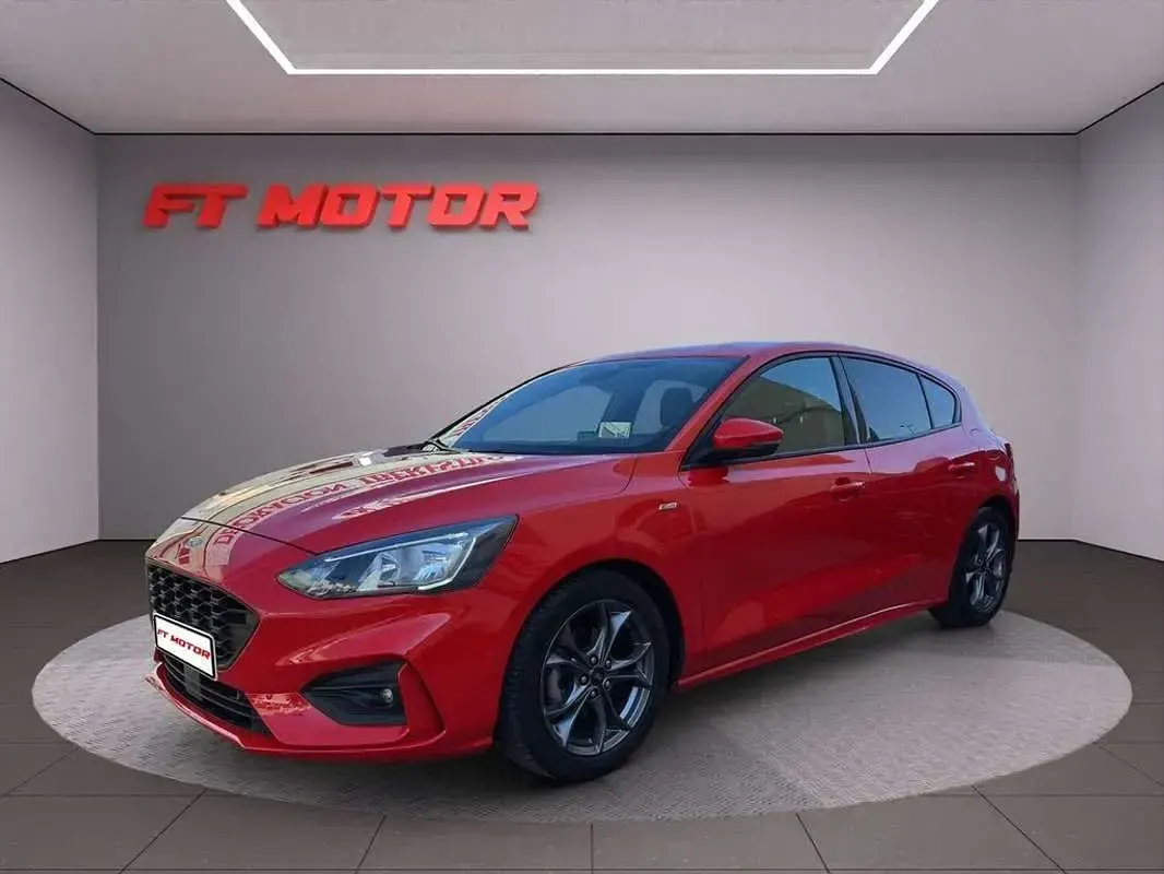 Usado Ford Focus ST-Line 125 CV (91 kW) 2019 Rojo Utilitario