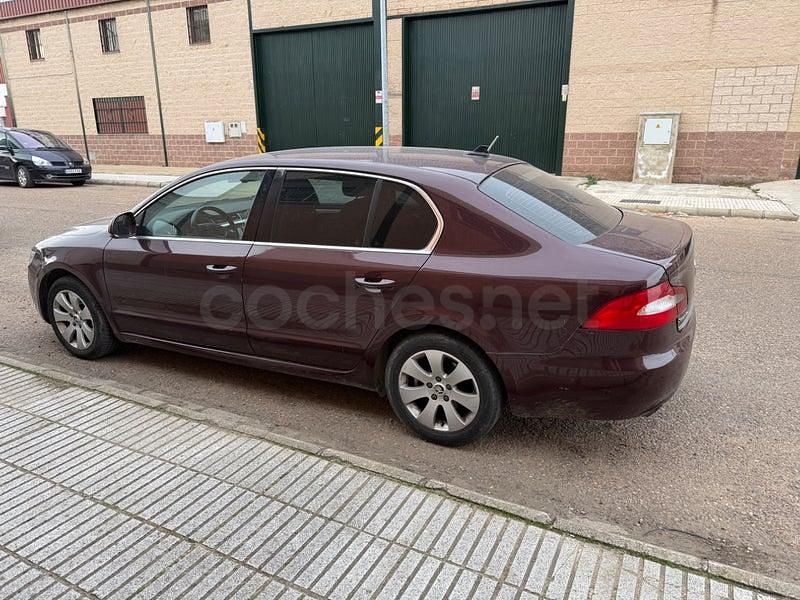 Usado Skoda Superb Ambition 160 CV (117 kW) 2009 Granate Berlina