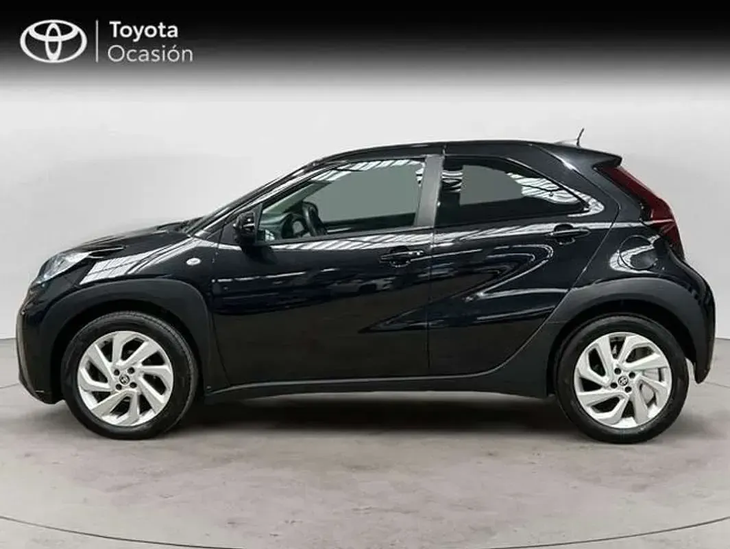 Usado Toyota Yaris Play 120 CV (88 kW) 2024 Negro Utilitario