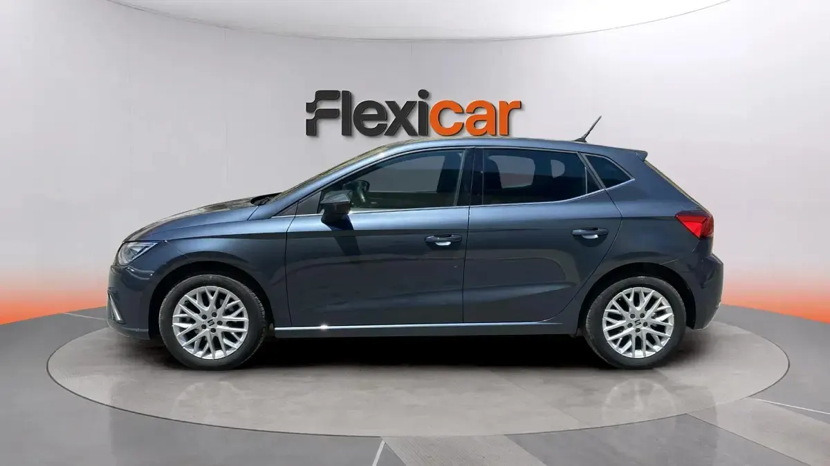 Usado Seat Ibiza 116 CV (85 kW) 2024 Gris Utilitario