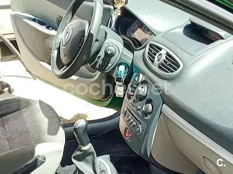 Usado Renault Clio II 85 CV (62 kW) 2006 Verde Berlina