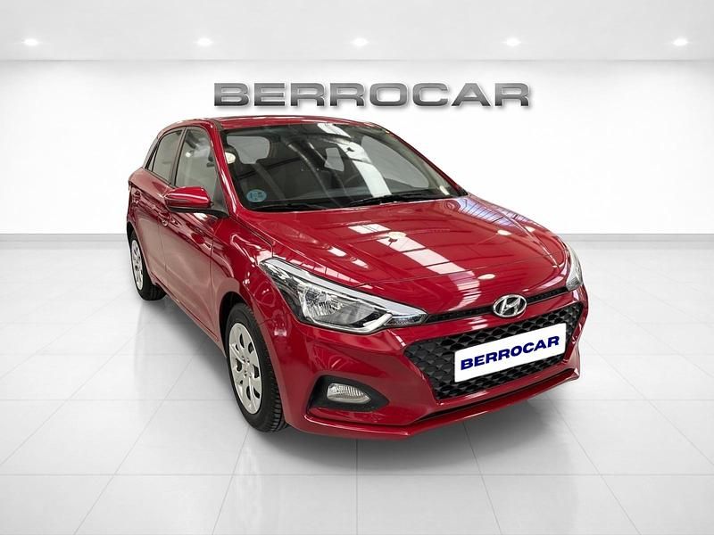 Usado Hyundai i20 100 CV (73 kW) 2020 Rojo Utilitario