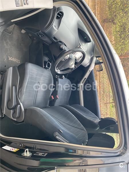 Negro Usado 2007 Toyota Yaris Berlina | 4800 € (Precio justo) - Imagen 1/4