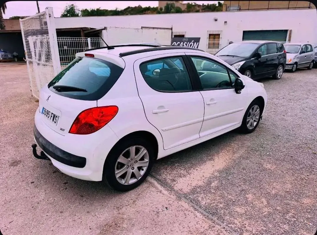 Usado Peugeot 207 Sport 120 CV (88 kW) 2007 Blanco Utilitario