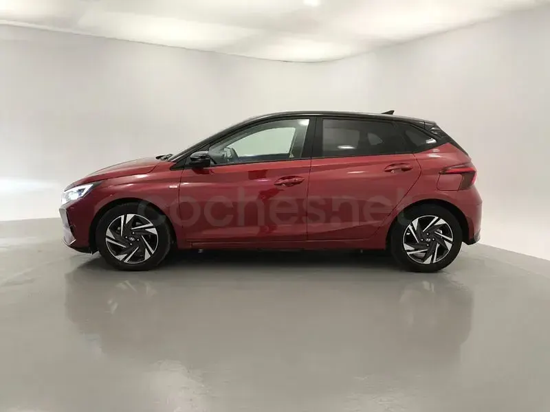 Usado Hyundai i20 100 CV (73 kW) 2022 Granate Utilitario