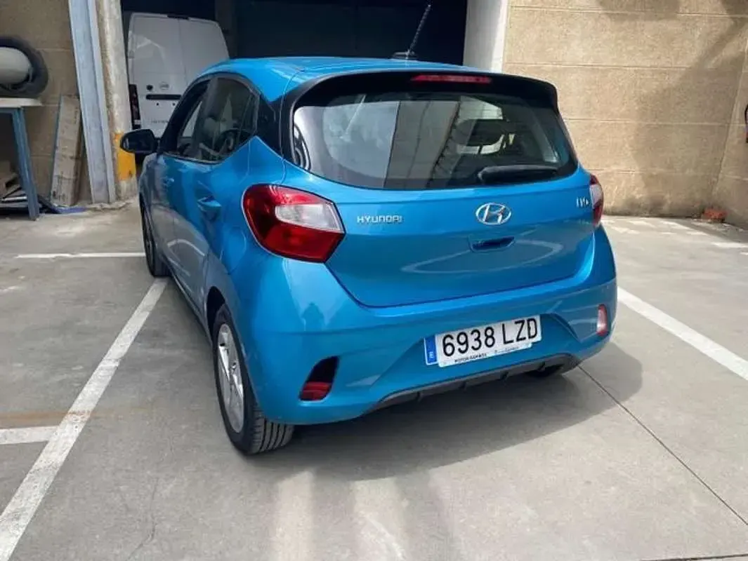 Usado Hyundai i10 67 CV (49 kW) 2022 Azul Utilitario
