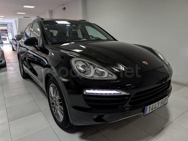 Käytetty Porsche Cayenne 245 HP (180 kW) 2011 Musta Katumaasturi
