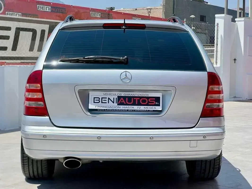 Usado Mercedes C180 Elegance 143 CV (105 kW) 2006 Gris Berlina