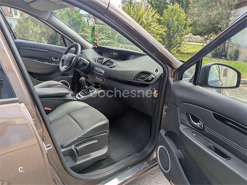 Käytetty Renault Grand Scénic III Dynamique 130 HP (95 kW) 2010 Ruskea Tila-auto
