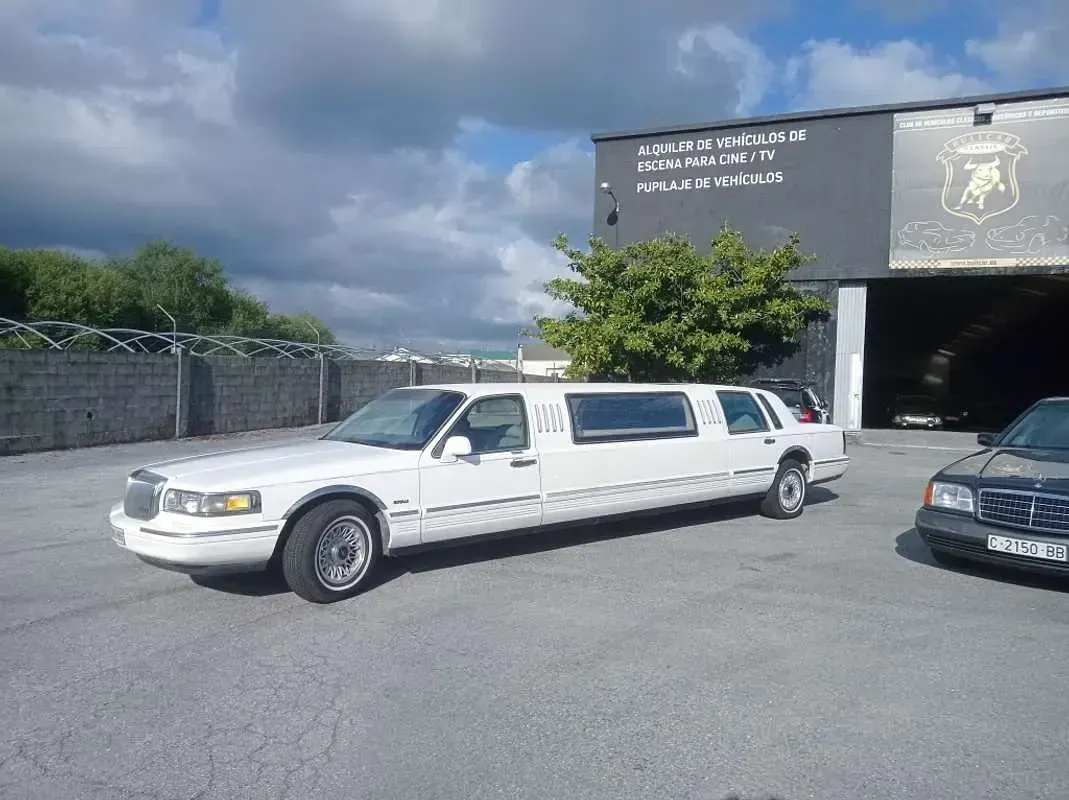 Usado Lincoln Town Car 1999 Blanco Berlina