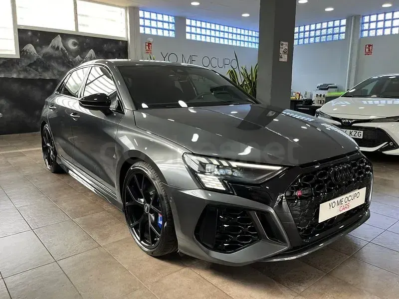 Usado Audi RS3 400 CV (294 kW) 2022 Gris / plata Berlina