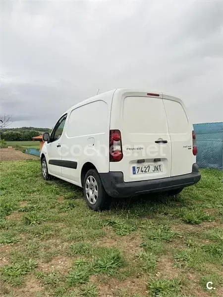 Usado Peugeot Partner Tepee Access 100 CV (73 kW) 2016 Blanco Monovolumen