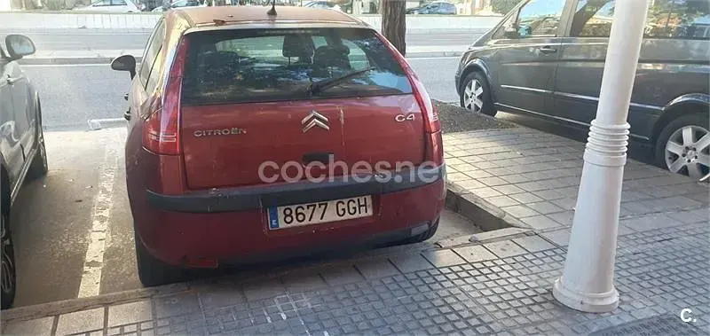 Usado Citroën C4 92 CV (67 kW) 2008 Granate Berlina