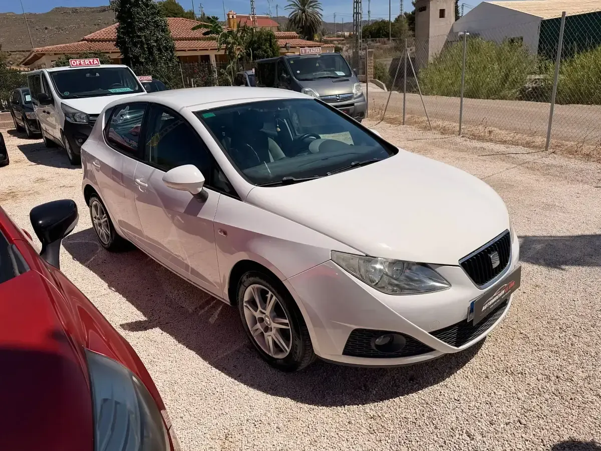Usado Seat Ibiza Sport 90 CV (66 kW) 2009 Blanco