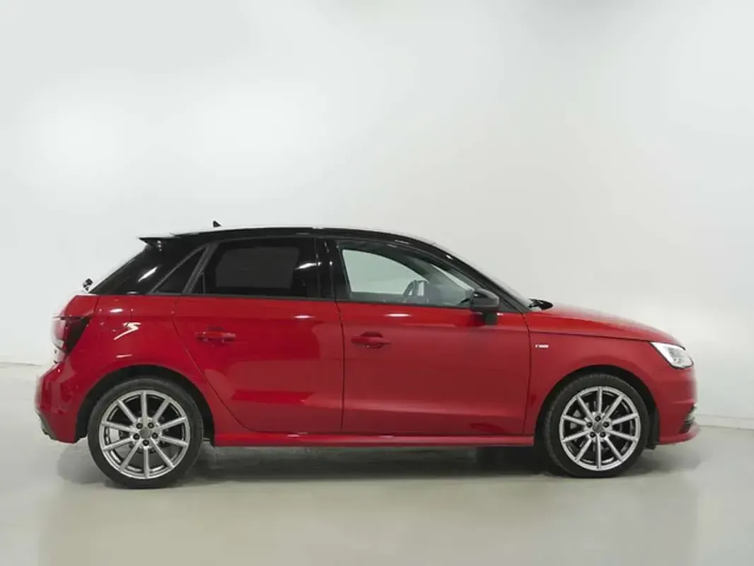 Usado Audi A1 Sportback Attraction 125 CV (91 kW) 2018 Rojo Utilitario