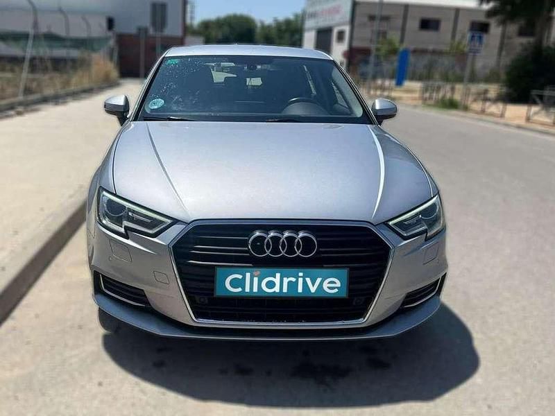 Usado Audi A3 Sportback Design 116 CV (85 kW) 2017 Gris Utilitario