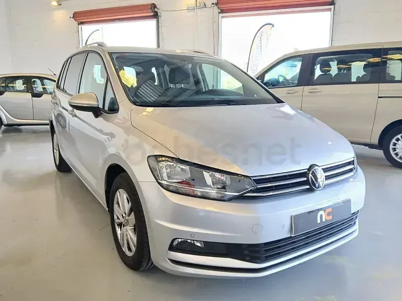 Usado VW Touran Advance 150 CV (110 kW) 2021 Gris / plata Monovolumen
