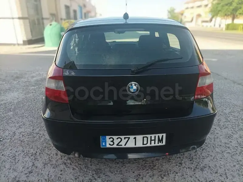 Usado BMW 118 122 CV (89 kW) 2005 Negro Utilitario