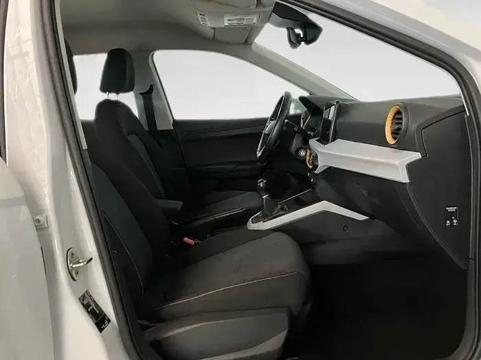 Usado Seat Arona Style Plus 110 CV (80 kW) 2021 Blanco SUV