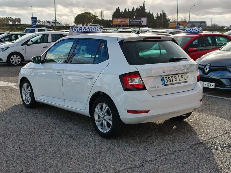 Usado Skoda Fabia Ambition 95 CV (69 kW) 2021 Blanco Berlina