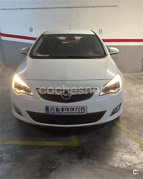 Blanco Usado 2012 Opel Astra Selective Berlina | 5000 € (Buen precio) - Imagen 1/4