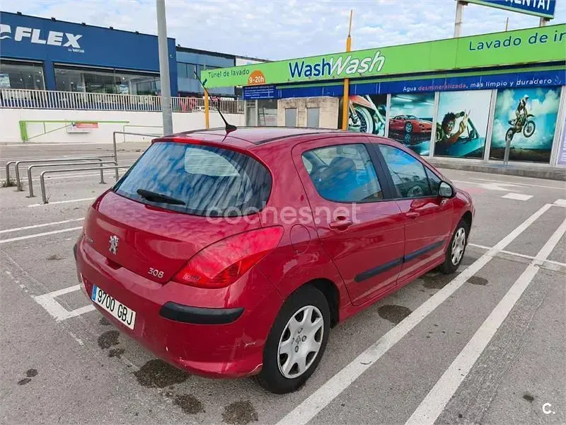 Usado Peugeot 308 120 CV (88 kW) 2008 Rojo Berlina