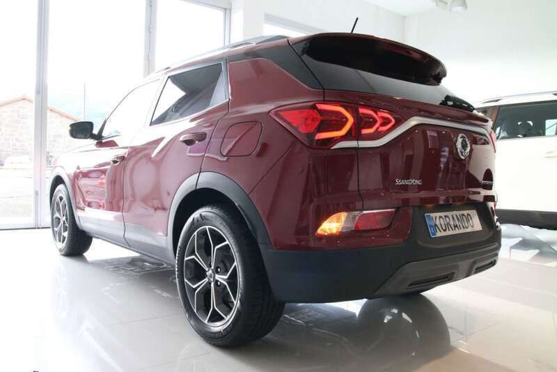 Burdeos Usado 2023 Ssangyong Korando SUV | 19.999 € (Super precio) - Imagen 1/4