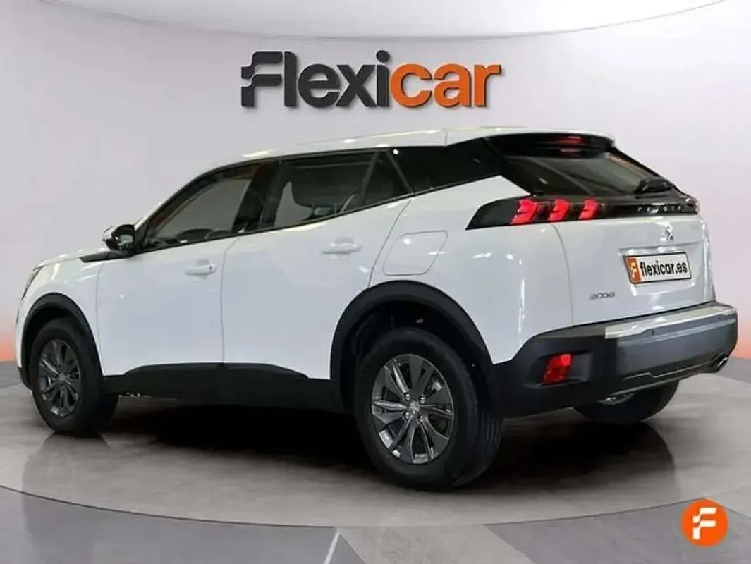 Usado Peugeot 2008 Active 110 CV (80 kW) 2021 Blanco SUV