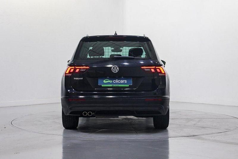 Usado VW Tiguan Sportline 150 CV (110 kW) 2018 Negro SUV