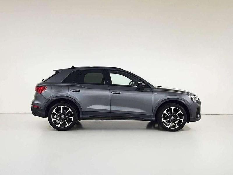 Usado Audi Q3 Ambiente 150 CV (110 kW) 2024 Gris / plata SUV